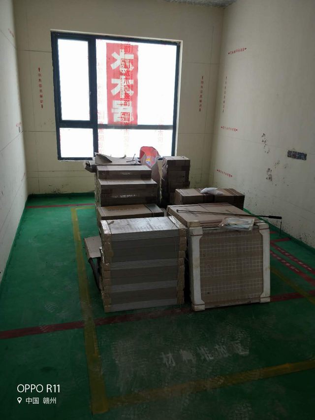 4做地坪漆后并做標(biāo)識線材料堆放區(qū)域，讓工地施工更有序.jpg